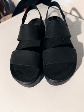 Crocs Womans Black Platform Sandal - Slip-On Comfort